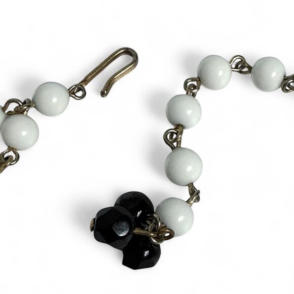Vintage 1950s Milk Glass and Black Bead Necklace - Picture 8 of 11